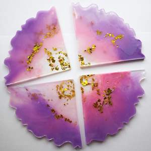 Sous-verre unique en résine de 5 mm d'épaisseur, conçu pour les cadeaux de famille, design contemporain de luxe artisanal, durable et résistant à la chaleur pour la table - Product Image 3