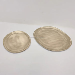 Grand plateau de service circulaire en aluminium plaqué or sans poignée-Idéal pour le service de petit-déjeuner à la maison et en cuisine - Product Image 1