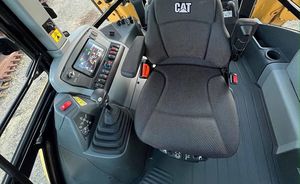 รถตักล้อยางแบบสกิดสเตียร์พร้อมอุปกรณ์ไฮดรอลิกสำหรับขาย - Product Image 5