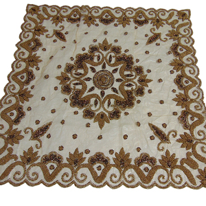 Chemin de table floral de mariage Couverture de table à manger brodée de style européen pour le dîner à la maison et les occasions spéciales - Product Image 1