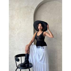 เสื้อผู้หญิงสีดำแบบสายรัดประดับลูกไม้ ขายส่ง - Product Image 3