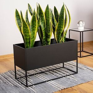 Pot de fleurs en métal fabriqué à la main avec support élégant Design simple pour les chambres Vintage Antique ou Boho Style Home & Garden - Product Image 4