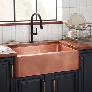 Évier de cuisine en cuivre martelé conçu sur mesure pour des intérieurs de cuisine de style ferme rustique uniques, fabriqués à la main, beauté - Product Image 5