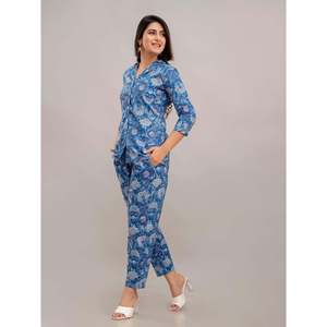 Ensemble coordonné d'été pour femmes, imprimé bleu celtique, 2 pièces, short et pantalon, détail boutonné, manches 3/4, tailles XS et XXS - Product Image 2