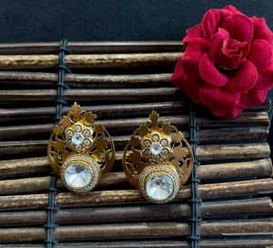 Designer élégant Kundan perle Jhumkas pour les femmes élégant plaqué or boucles d'oreilles accessoires de mode - Product Image 2