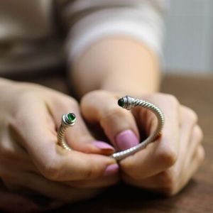สร้อยข้อมือคริสตัลเงินแท้ 925 สำหรับผู้ชาย ประดับด้วยหินอาเกตสีเขียวทรงกลม ตัวล็อกแบบเกลียว เหมาะสำหรับใส่ทุกวัน - Product Image 3