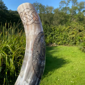 Taza de cuerno vikingo de Material orgánico ecológico hecha a mano personalizada, artesanía única de lujo de primera calidad para la recolección de bebidas - Product Image 1