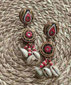 Dernier modèle de boucles d'oreilles multi-perles personnalisées pour femmes, bijoux de fête festifs au meilleur prix, boucles d'oreilles en perles fabriquées en Inde - Product Image 3