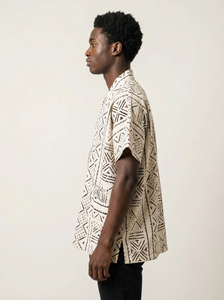 Robe brodée artisanale en lin et coton pour femme, silhouette féminine avec ourlet à volants, respirante pour une soirée romantique - Product Image 3