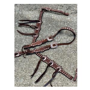 Ensemble de clous en cuir occidental élégant pour les spectacles de rodéo d'entraînement équestre en plein air-Comprend des rênes de collier de poitrine de bride - Product Image 1