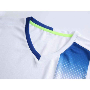 Camiseta de Entrenamiento de Fútbol Americano Personalizada, Malla Roja, Cuello en V, Manga Corta, Transpirable, Antibacteriana y Ligera - Product Image 4