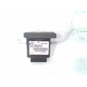 Ingresso AUX/USB per KIA Cee'd 2a Serie 96120-a2000 (12>) - Product Image 3