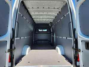 Furgoneta SPRINTER CARGO 170 WB AWD 2024 de Techo Alto, con Poco Kilometraje, Cabina Espaciosa, Características de Seguridad Avanzadas, Volante a la Derecha, Techo Panorámico R17, MÁS VENDIDA - Product Image 6