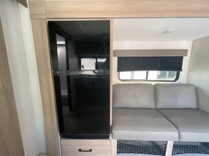 Nouveau 2025 Keystone C-o-l-e-m-a-n L-i-g-h-t 18RX - Product Image 3