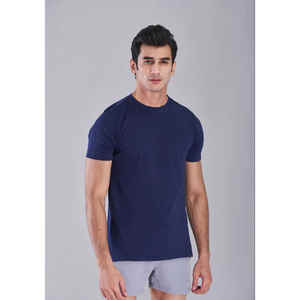 Camiseta personalizada para hombre 100% algodón estilo formal Impresión digital con etiquetas de logotipo y marca a granel y stock mixto disponible - Product Image 1