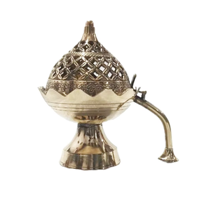 Apportez de l'énergie paisible à votre maison avec un brûleur d'encens en laiton orné, support artisanal pour temple et décor maison Puja d'Inde - Product Image 3