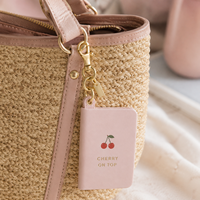 LABON Carnet A7 personnalisé avec porte-clés, couverture rose poudré, motif cerises, cerise dorée en haut, pages vierges, chaîne dorée, breloque de sac, OEM ODM