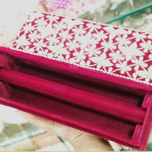 Caja de brazalete de terciopelo marrón, joyería bordada de doble varilla, organizador hecho a mano, Boutique nupcial, embalaje de regalo hecho a mano - Product Image 1