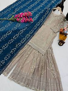 Dernier modèle de costume palazzo indien pakistanais de créateur, avec broderie lourde au fil, en fausse soie Georgette confortable, et dupatta, idéal pour les fêtes - Product Image 3