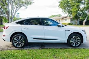 Audi e-tron Sportback Premium Plus 2021, el más vendido, con doble motor, tracción total y sistema de suspensión neumática adaptativa. - Product Image 6