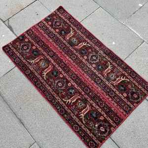 Alfombra Turca de 1.6x2.7 pies, Alfombra Vintage de Lana con Estampado Animal Rojo y Azul - Product Image 4