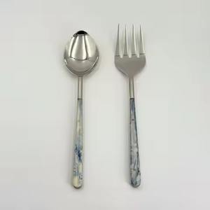 Ensemble de serveurs à salade en acier inoxydable moderne avec finition polie et forme élégante, idéal pour les mariages - Product Image 3