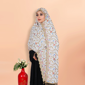 Hiyab de Georgette de Lujo para Mujer con Bordado Intenso y Trabajo de Lentejuelas con Cuentas, Borde de Encaje Latkan para Uso Festivo - Product Image 2