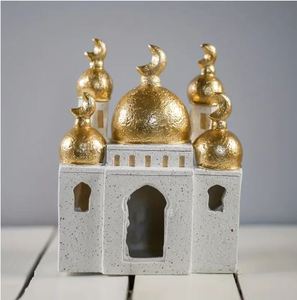 Portavelas de Hierro Hecho a Mano con Diseño de Minarete - Blanco con Detalles Dorados, Textura Rústica, Simbolismo Islámico, Decoración para el Hogar - Product Image 5