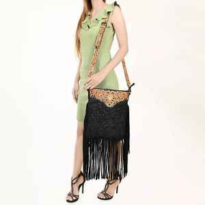 Sac à main occidental en cuir suédé gaufré de haute qualité avec un design artisanal et des franges à prix de gros - Product Image 3