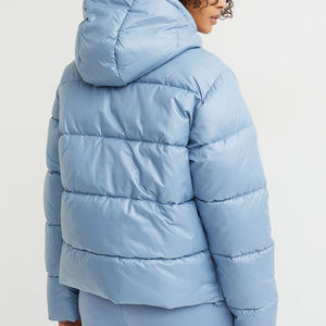 Chaquetas de burbujas de mujer de manga larga con aislamiento personalizado transpirable a prueba de viento de talla grande con cuello con capucha y cierre de cremallera para invierno - Product Image 4