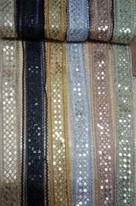 Lacets de travail en fil brodé sur mesure en douze options colorées en broderie de paillettes en 1.5 pouces de largeur - Product Image 3