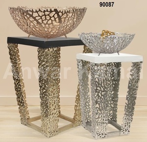 Mesa Auxiliar Cuadrada de Aluminio Color Coral - Product Image 1