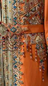 Robe musulmane Badron Asmi Royal, écologique, brodée à la main, en tissu crêpe, style de fête, cape respirante, fabriquée à la main en Inde - Product Image 6