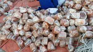 Meilleur prix de gros pour les pierres à lécher de sel de l'Himalaya 2025, forme ronde, prix direct d'usine pour les chèvres, les chevaux, les chiens et les bovins - Product Image 4