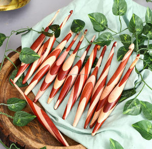 Agujas de gancho de ganchillo con mango ergonómico de color de material de madera y resina de calidad superventas de Falak World Export - Product Image 3