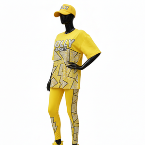 Ensemble sportswear femme : t-shirt ample en coton doux 200 GSM et legging en élasthanne jaune chenille avec logo personnalisé - Product Image 2