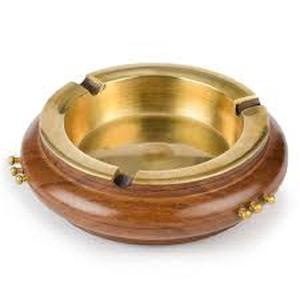 Cenicero de latón de estilo clásico Diseño de madera y acero con acabado plateado a la venta para decoraciones para fumar - Product Image 4