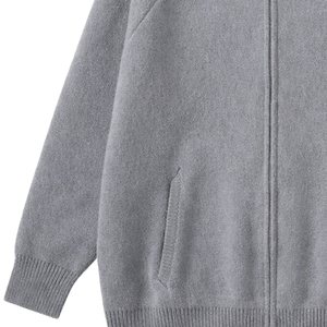 Suéter de punto transpirable con cremallera, cárdigan gris de cuello alto con cremallera completa, suave y cálido, de manga larga, estilo casual urbano, con logo frontal. - Product Image 5