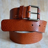 Aaliyan Impex Preisgünstiger Stilvoller Handgefertigter Geschnitzter Ledergürtel für Herren, Kleider, Jeans und Röcke, Elegant und Langlebig