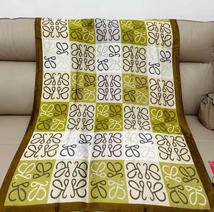 Bufandas de Verano de Alta Calidad y Lujo en Varios Colores para Mujer, Pinturas al Óleo Personalizadas, Logotipos Impresos, Estilo de Color Sólido para Adultos - Product Image 3