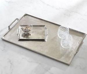 Plateau de service artisanal en fonte d'aluminium avec finition argentée pour un ajout décoratif intemporel à votre maison ou à votre buffet - Product Image 2