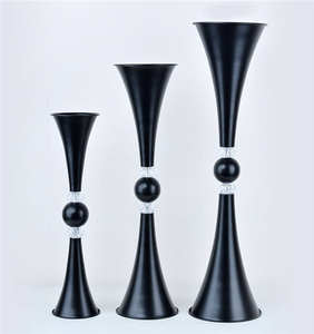 Centro de Mesa Metálico con Diseño Floral, Detalles de Cristal y Perfil Alto para Bodas, Fiestas, Banquetes, Mesas de Hotel, Escenarios y Exhibiciones Artísticas - Product Image 2