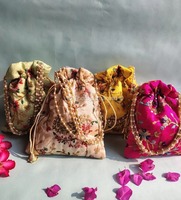 Sac potli brodé pour les mariages indiens Haldi Mehendi Sangeet Diwali & Thanksgiving sac cadeau de demoiselle d'honneur & faveur parfaite