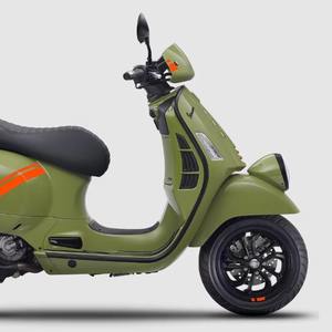 Scooter Vespa Sei Giorni (GTV 300) 2025, neuf, d'origine, livré avec tous les accessoires - Product Image 2