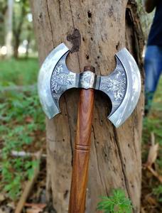 Hache industrielle Viking à double lame, manche en bois fait main avec runes gravées, hachette longue - Product Image 5