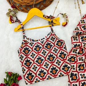 ชุดเซ็ตแฟชั่นสไตล์ชาติพันธุ์สำหรับสาวๆ ยี่ห้อ Shoryam - เสื้อครอปพิมพ์ลายสีแดงเลือดหมู แห้งเร็ว ทันสมัย พร้อมกางเกงทรงดอที สำหรับงานปาร์ตี้และโอกาสพิเศษ - Product Image 2