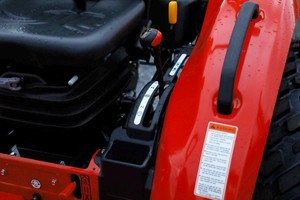 Mini Tractor Agrícola Kioti CK2620 HST con Motor de 25HP, Garantía de 3 Años en Componentes Principales como Bomba, Caja de Cambios y Rodamientos - Product Image 3