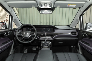 GAC Trumpchi M6 MAX 2025, monospace de luxe, essence 1.5T, 5 portes, 7 places, autonomie de 601 à 700 km et batterie de 90 à 110 kWh - Product Image 4