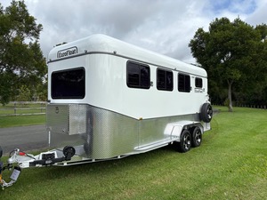 Remolque de transporte de ganado usado para 3 caballos con carga angular, remolque estándar para transporte de caballos disponible para la venta en grandes cantidades - Product Image 4