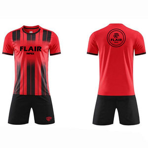 Ensembles d'uniformes de maillots de football confortables et respirants de conception personnalisée de la meilleure qualité Coupe automatisée des jeunes hommes joueurs-Service OEM - Product Image 1